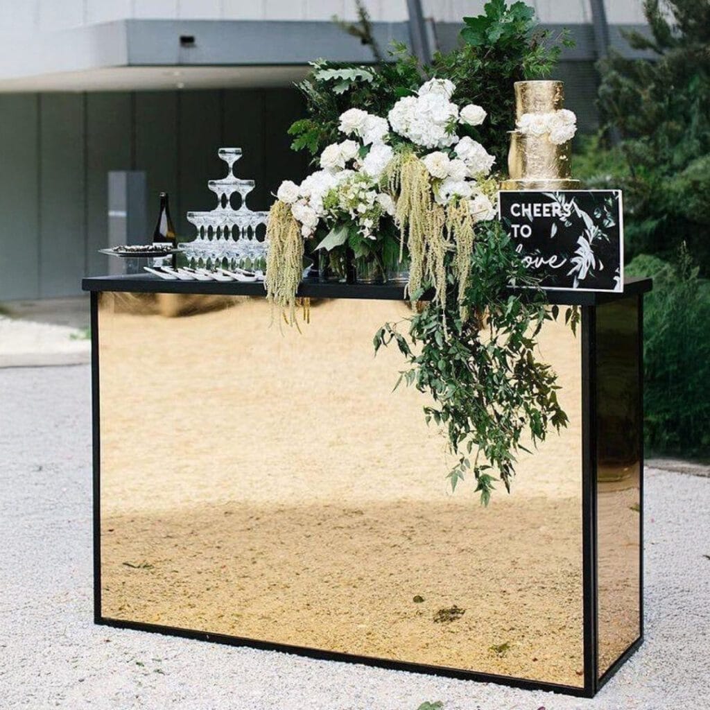 30.-Gold-mirror-bar-counter