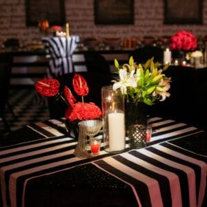 14.-White-and-Red-table-decor