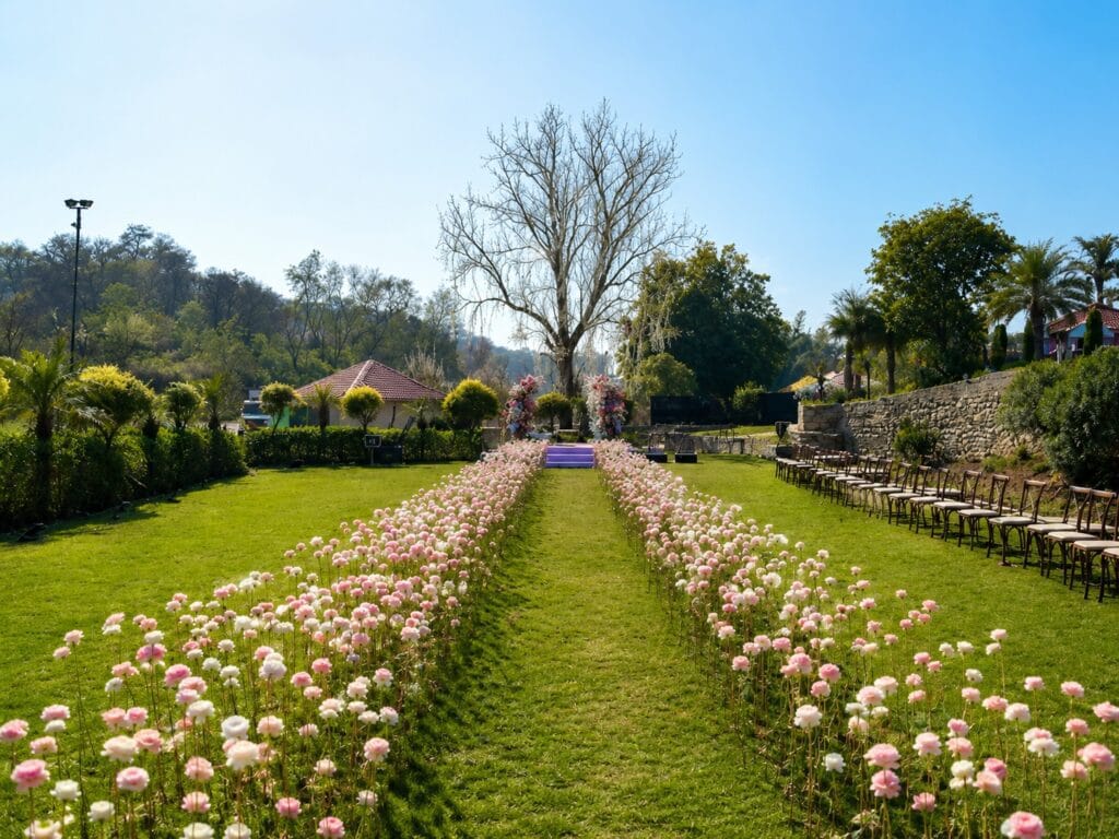 30 ft Shola Flower Grand Aisle